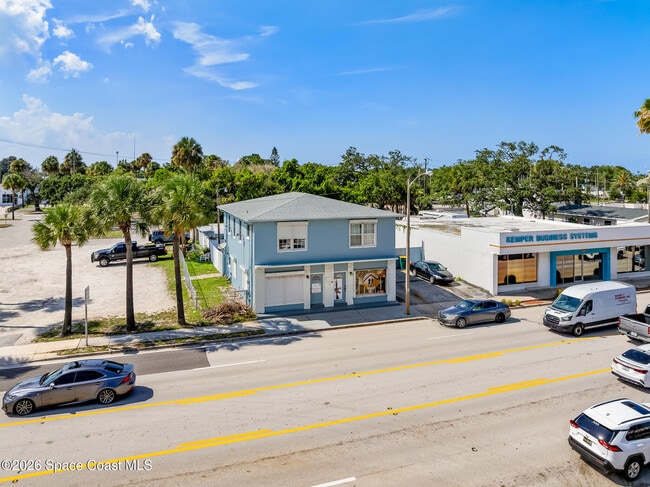 Building Photo - 1008 E Strawbridge Ave