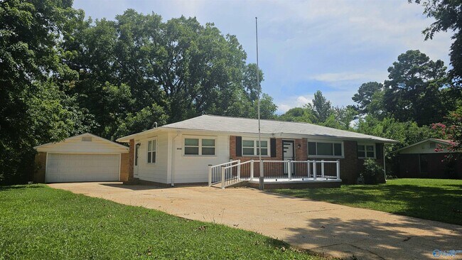 Foto del edificio - 3725 Broadmor Rd NW