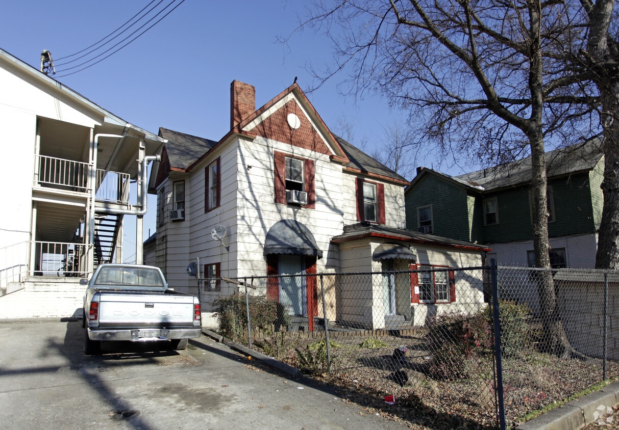 Primary Photo - 1703 Highland Ave