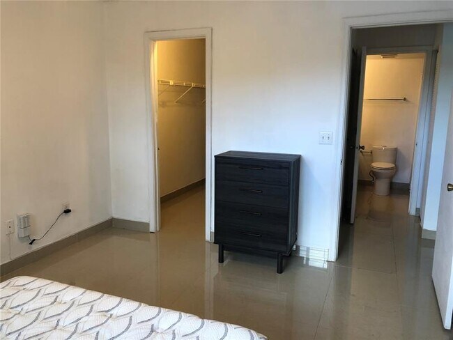 Foto del edificio - 3690 N 56th Ave