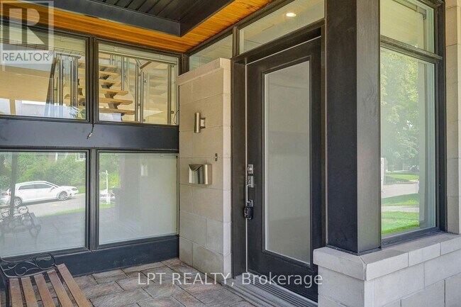 Photo du bâtiment - 298 Crestview Rd