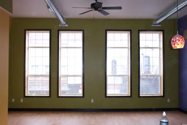 Building Photo - 414 N Main St