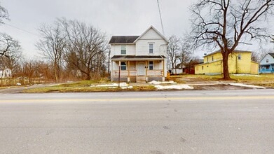 Building Photo - 75 Harker St