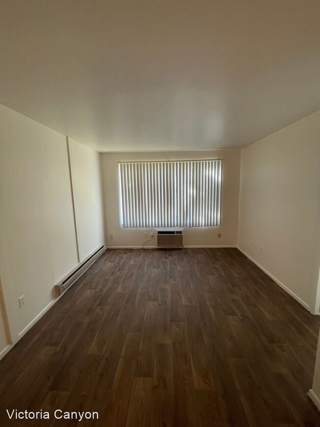 Building Photo - 1 br, 1 bath Apartment - 155 N Canyon Road...