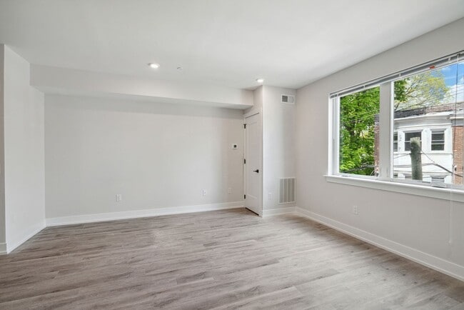 Interior Photo - Hightop Germantown - Sparrow House