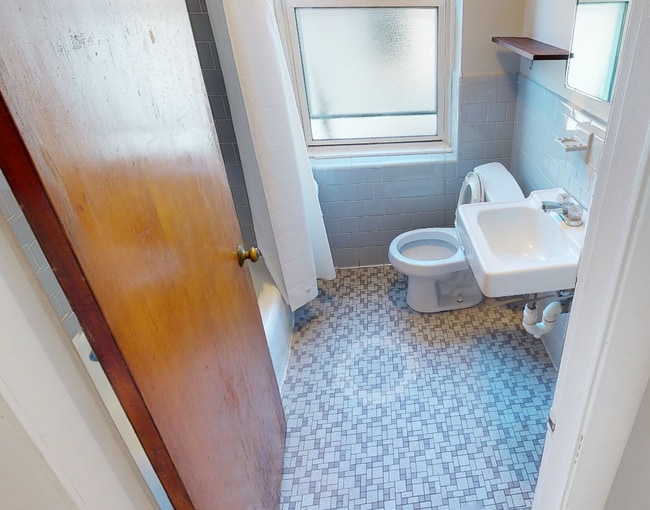 Building Photo - 5 Elmer St