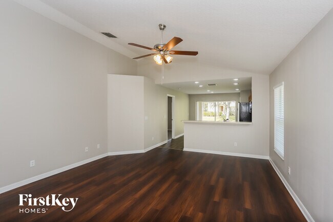 Building Photo - 15206 Searobbin Dr