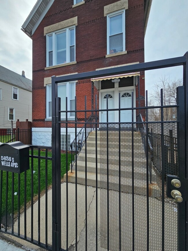 Building Photo - 5626 S Wells St