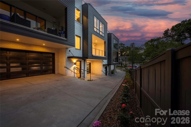 Building Photo - 614 Queens Rd