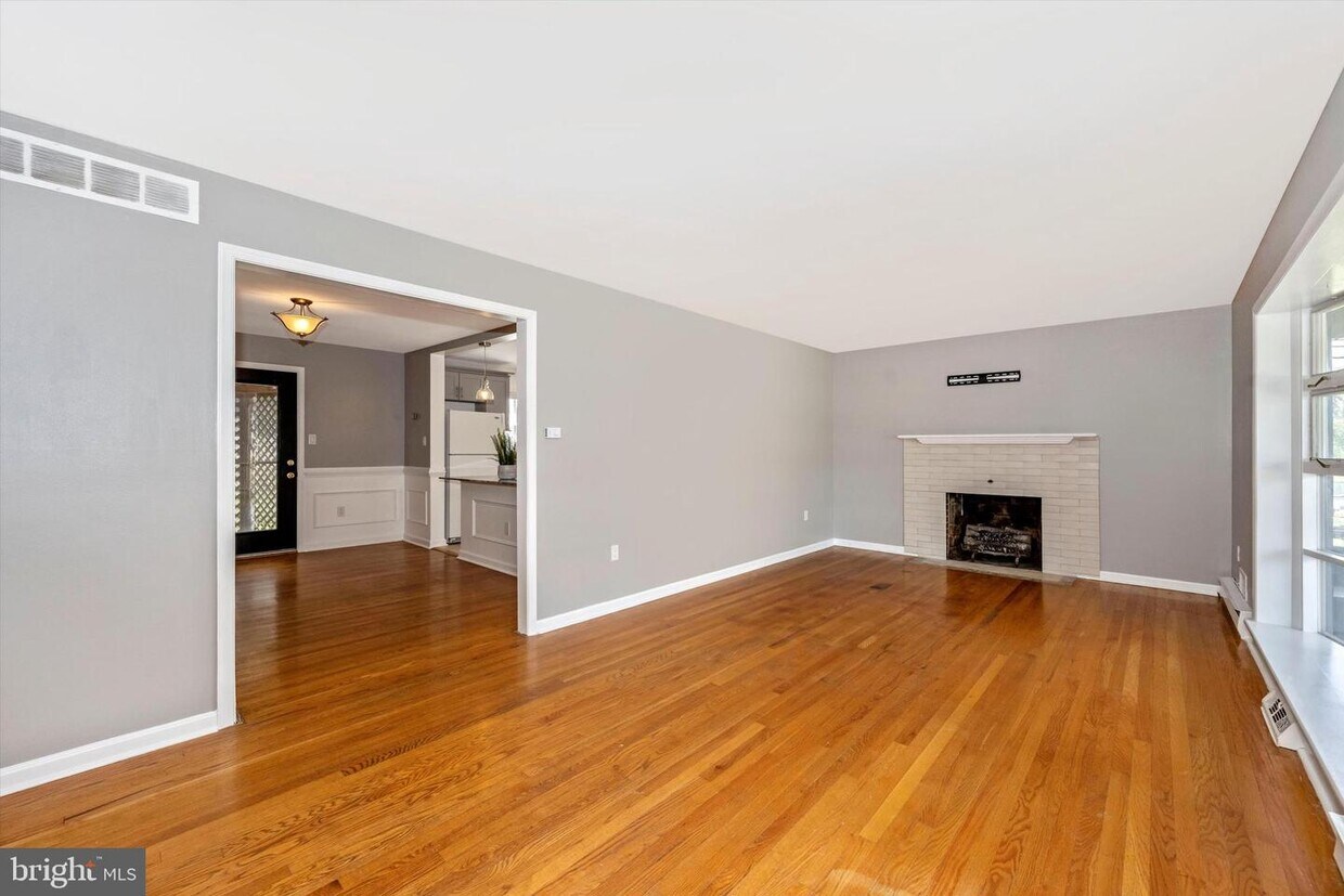 Primary Photo - 406 Delaware Rd