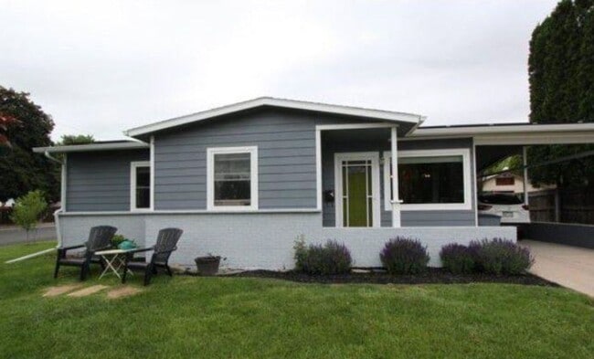 Building Photo - Updated 3 Bed Home with Vaulted Ceilings, Solar Panels & Large Corner Lot!