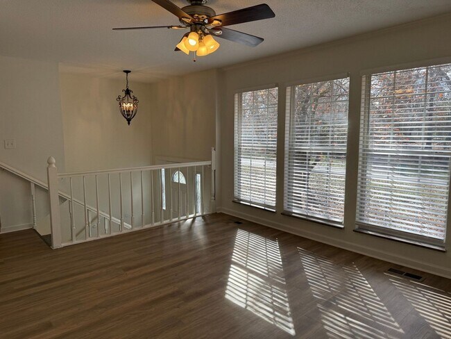 Foto del edificio - ** Beautiful 4 bedroom House in Farragut Area **