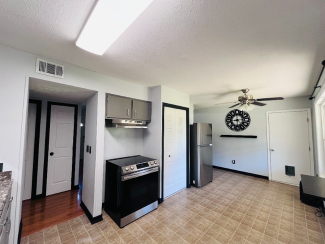 Foto del edificio - 4617 Kirk Ln