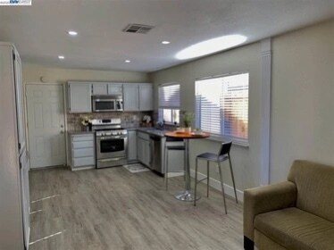 Building Photo - 532 Wagtail Dr