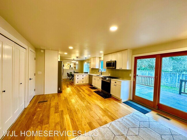 Foto del edificio - 3 br, 2 bath House - 2218 166th Place NE