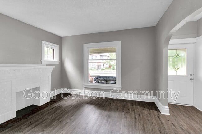 Building Photo - 246 Tremont St