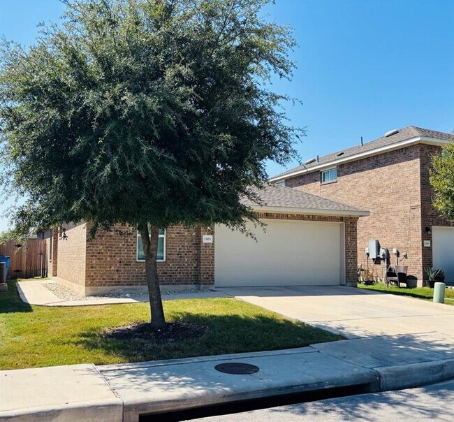 Building Photo - 1310 Walden Pond Dr