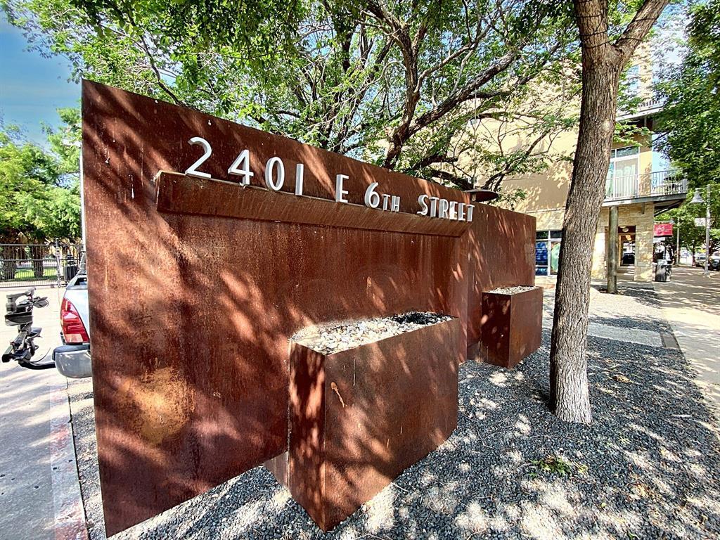 Foto principal - 2401 E 6th St
