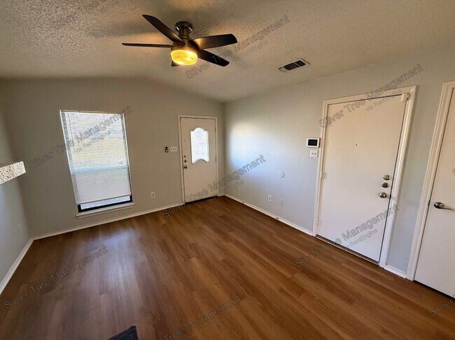 Building Photo - 6847 S Creek Dr