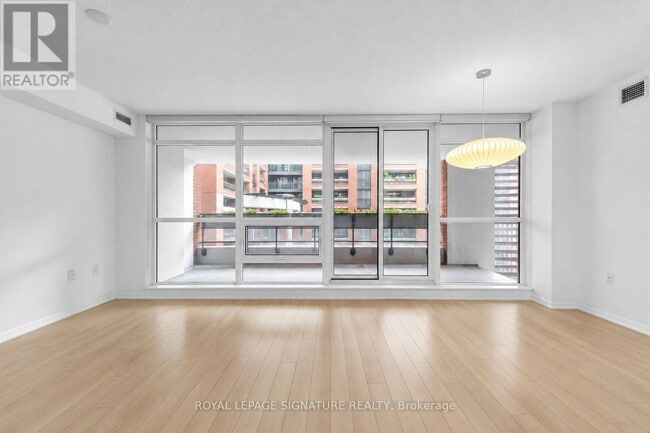 Building Photo - 830 Lawrence Ave W
