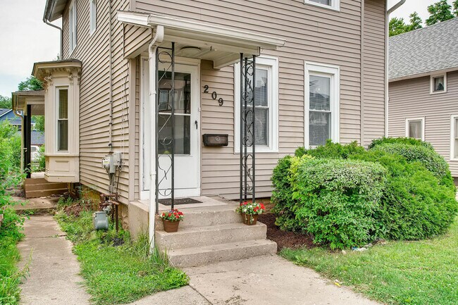 Building Photo - 209 Jackson St