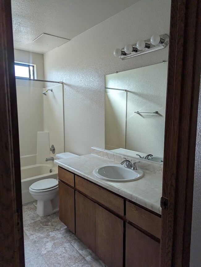 Building Photo - 1229 Burton Ct