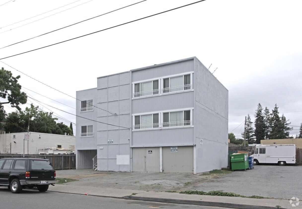 Primary Photo - 2776 Blenheim Ave