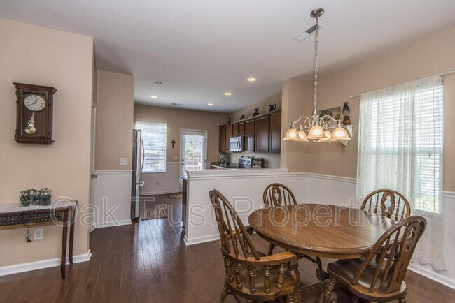 Foto del edificio - 129 Brookhaven Rd