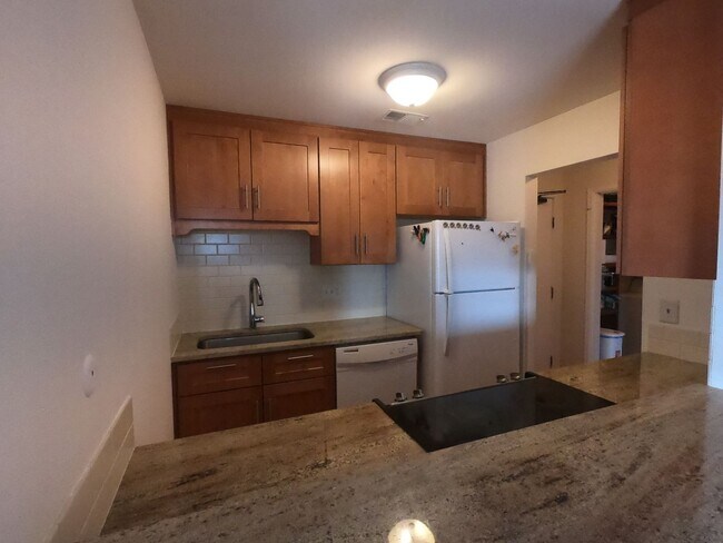 Foto del edificio - 2141 Baseline Rd