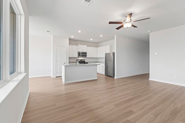 Foto del edificio - 1023 Rosewood Trl