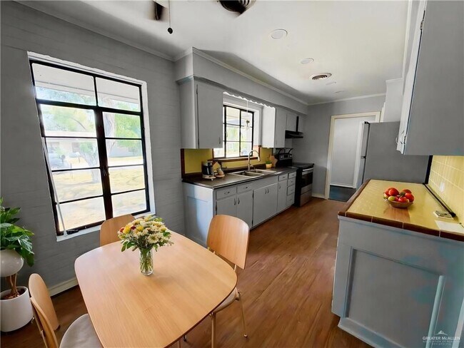 Foto del edificio - 713 W Vine Ave