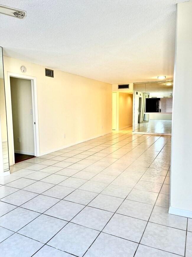 Building Photo - Your Perfect Home in Befort Condominium !!...