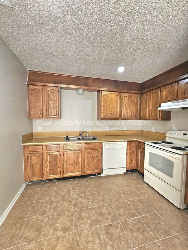 Foto del edificio - 101 E Broadway St