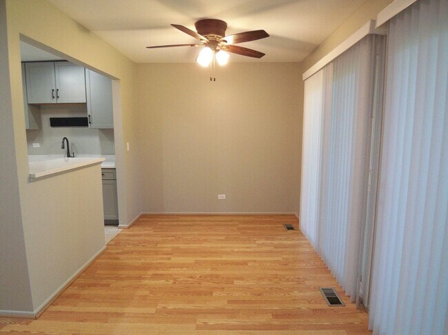 Building Photo - 1546 Williamsburg Dr