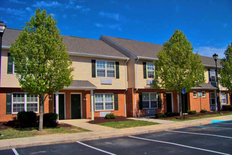 Foto principal - Greenbrier Courts Apartments