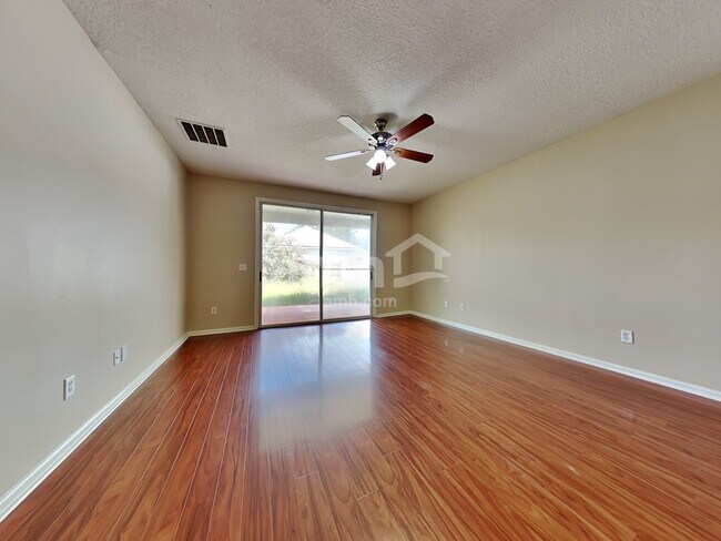 Foto del edificio - 658 Southland Ln