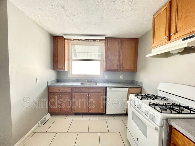 Building Photo - 1047 W 17th St