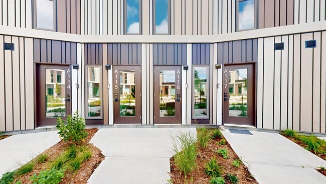 Building Photo - LUXURIOUS 2BD-2BATHROOM CONDO TOWNHOME AT EVE PARK