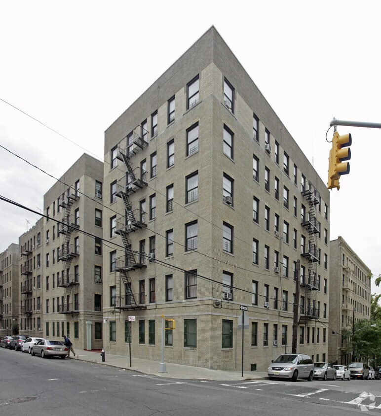 Wakefield Court Apartments in Bronx, NY