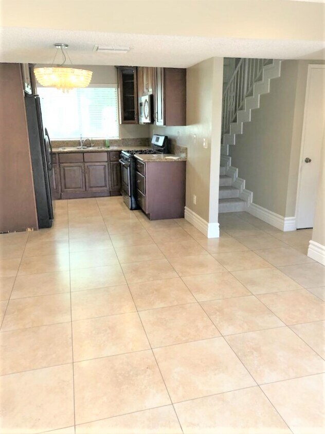 Foto principal - 6659 Wilbur Ave