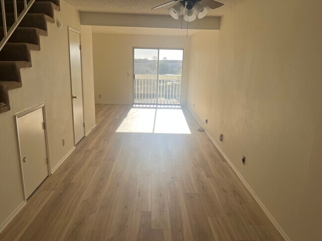 Building Photo - 263 S Ventura Rd