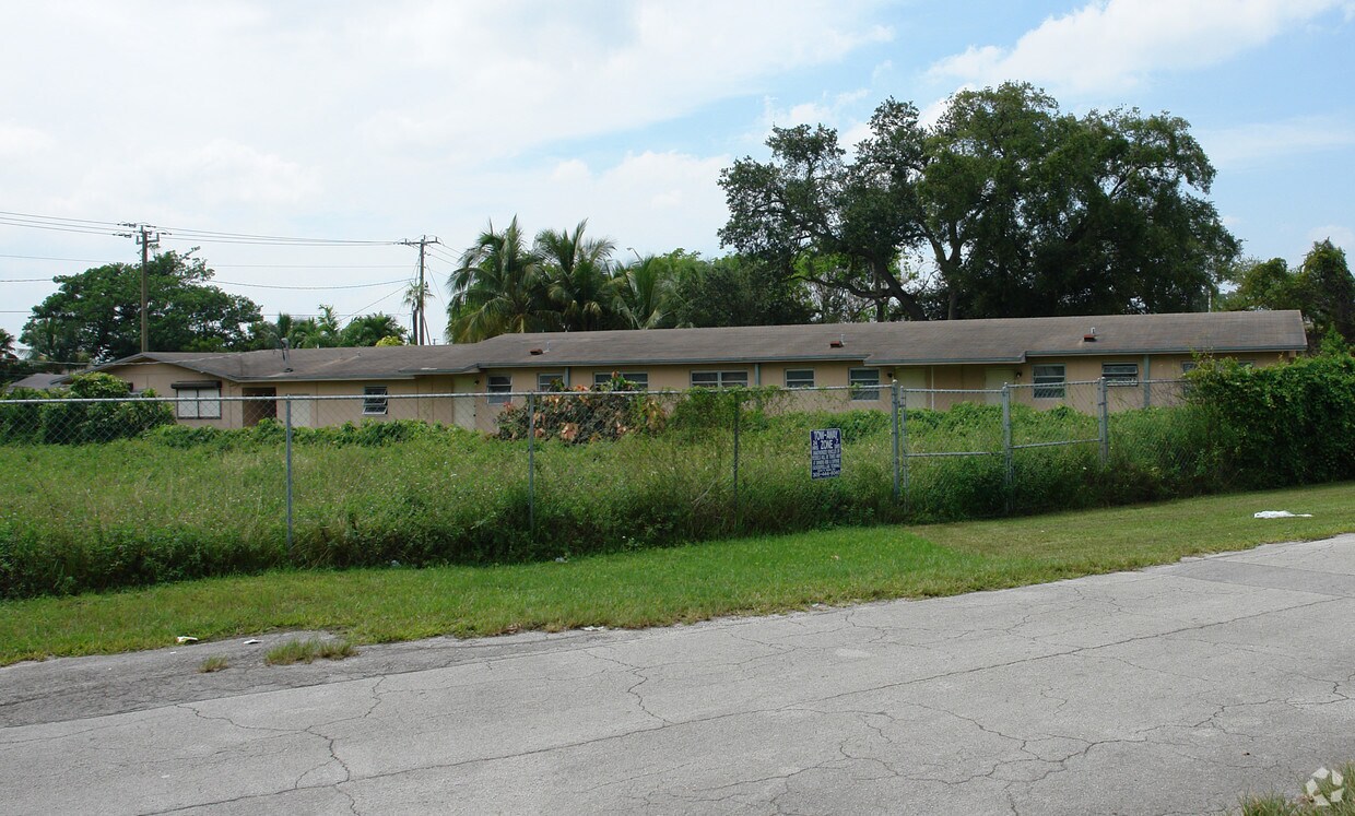 Building Photo - 590 NW 91st St