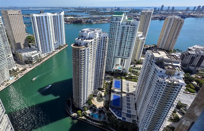 Foto del edificio - 495 Brickell Ave