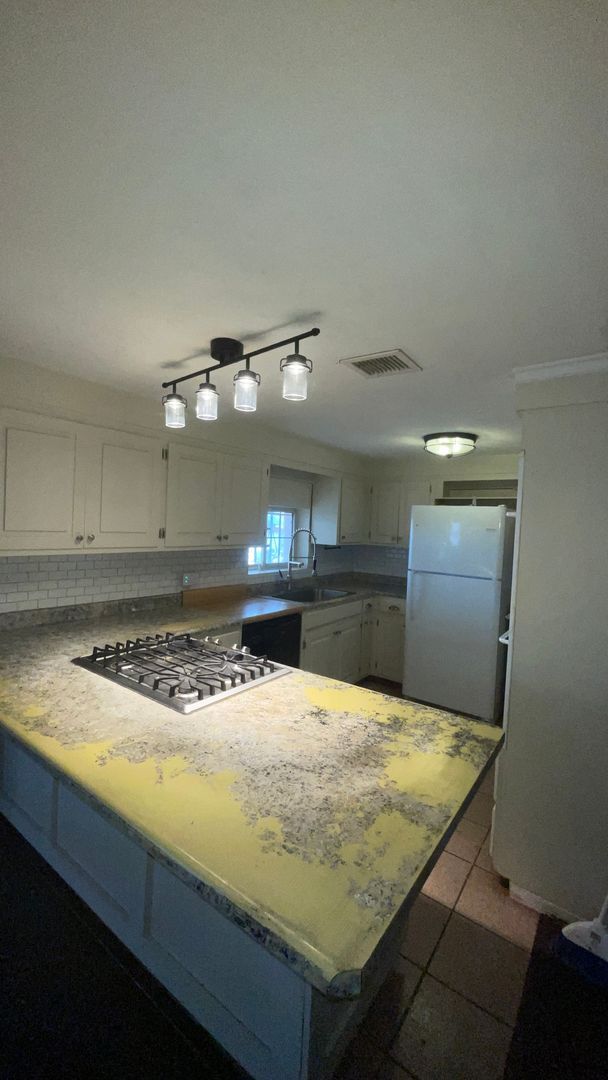 Foto del edificio - Charming and spacious 3-Bedroom 2 bath house.