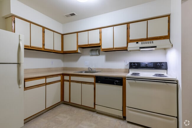 2BR, 1.5BA - 908SF, Kitchen - Glenview Gardens Apartments