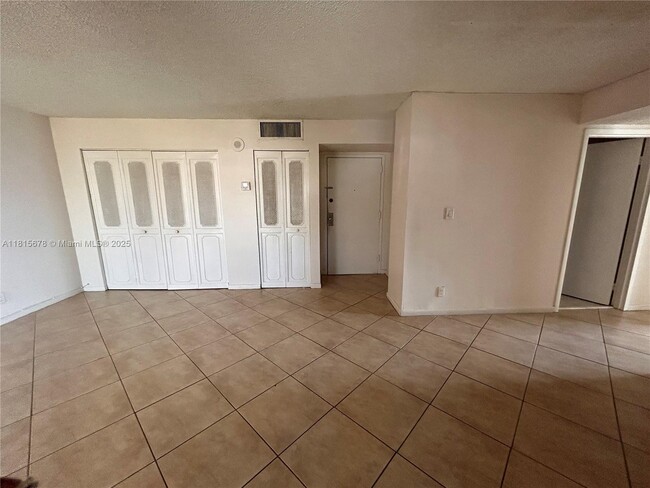 Building Photo - 17021 N Bay Rd