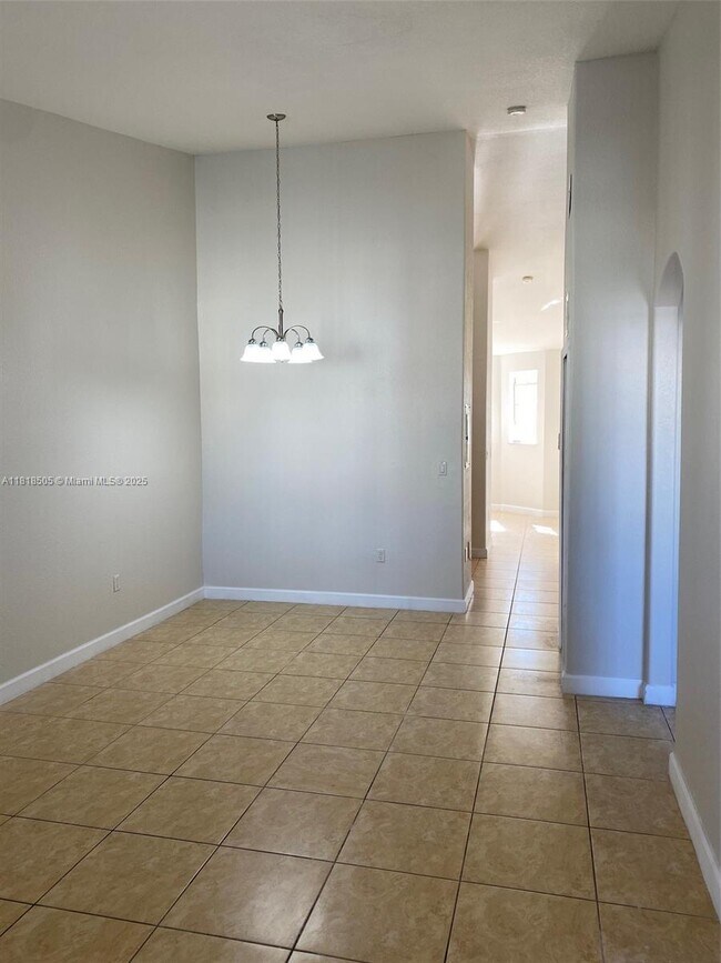 Foto del edificio - 1536 SE 25th St