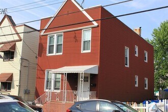 Building Photo - 340 Pearsall Ave