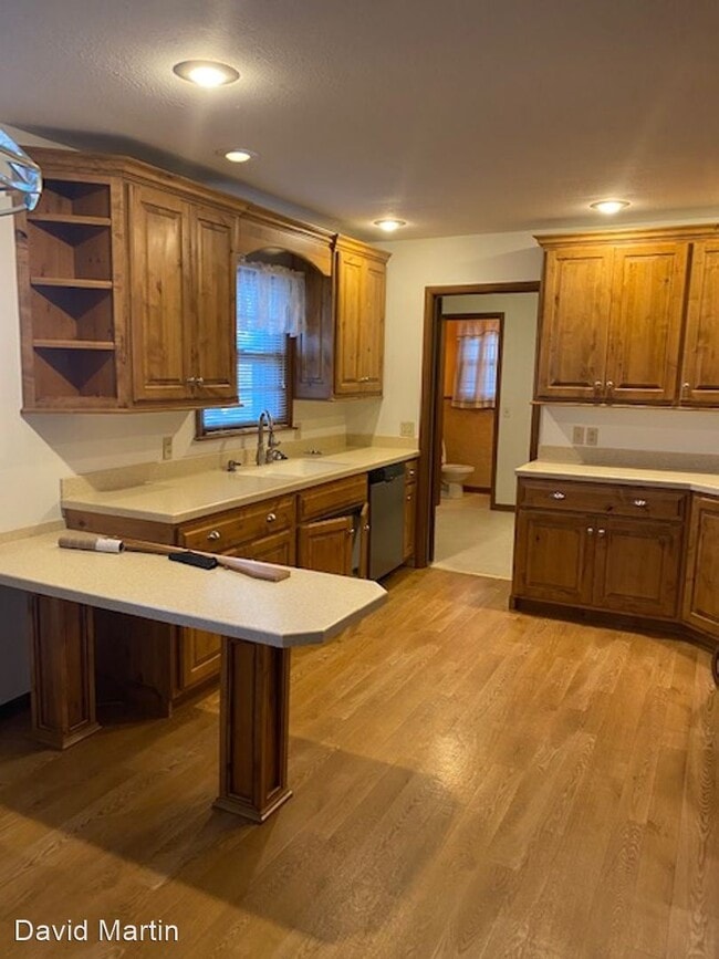 Building Photo - 2 br, 1.5 bath House - 305 N Delaware