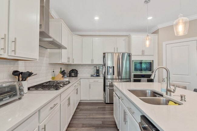 Foto del edificio - AVAILABLE in July Charming 3-Bedroom, 2-Bath Ranch-Style Home
